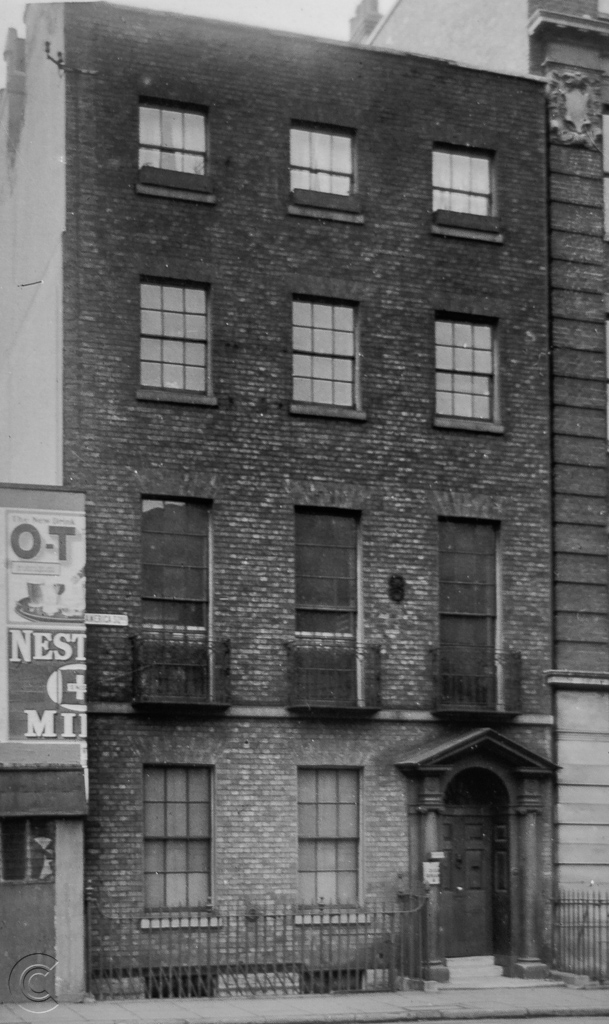 Detail of No. 14 America Square c.1915.  Photo taken facing west. Anon. photographer.